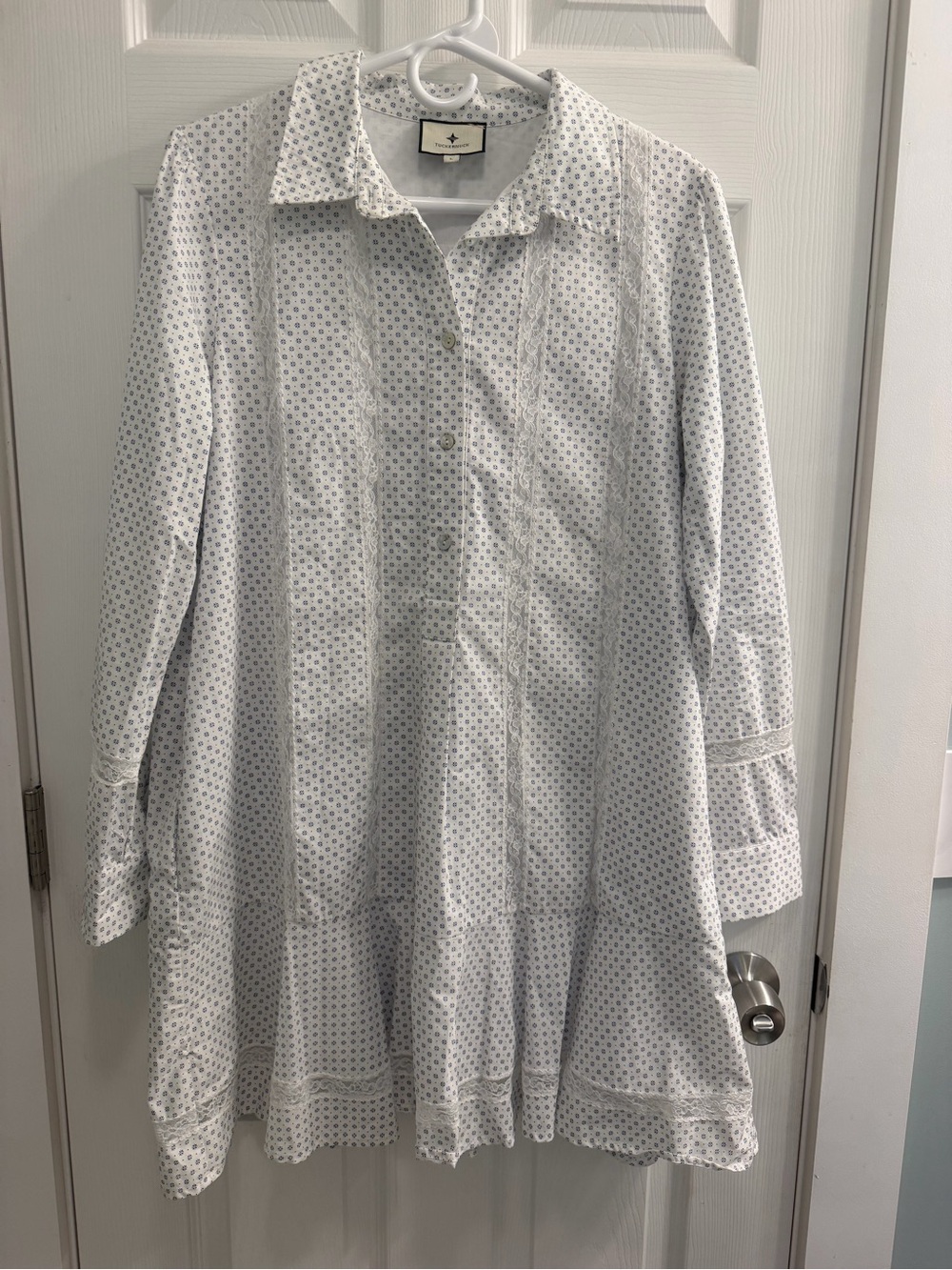 Tuckernuck White Long-Sleeve Button-Front Tunic with Pale Blue Dot Print